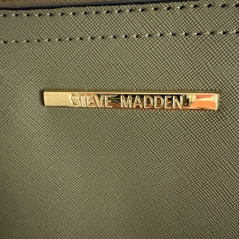 Steve Madden Black and Gold Zippered Bag